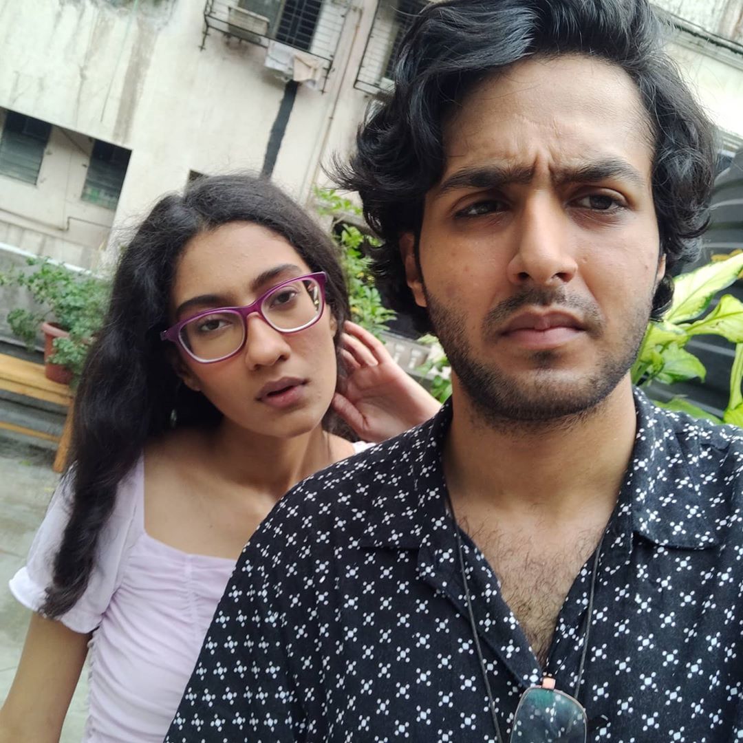 रिनीच्या पहिल्या मुव्हीचं नाव ‘सुट्टाबाजी’ आहे. ओटीटी प्लॅटफॉर्मवर ही मूव्ही रिलीज होणार आहे. यानिमित्त रिनीचे फोटो सध्या सोशल मीडियावर चांगलेच व्हायरल होत आहेत. रिनीच्या पहिल्या मुव्हीचं नाव ‘सुट्टाबाजी’ आहे. ओटीटी प्लॅटफॉर्मवर ही मूव्ही रिलीज होणार आहे. यानिमित्त रिनीचे फोटो सध्या सोशल मीडियावर चांगलेच व्हायरल होत आहेत.