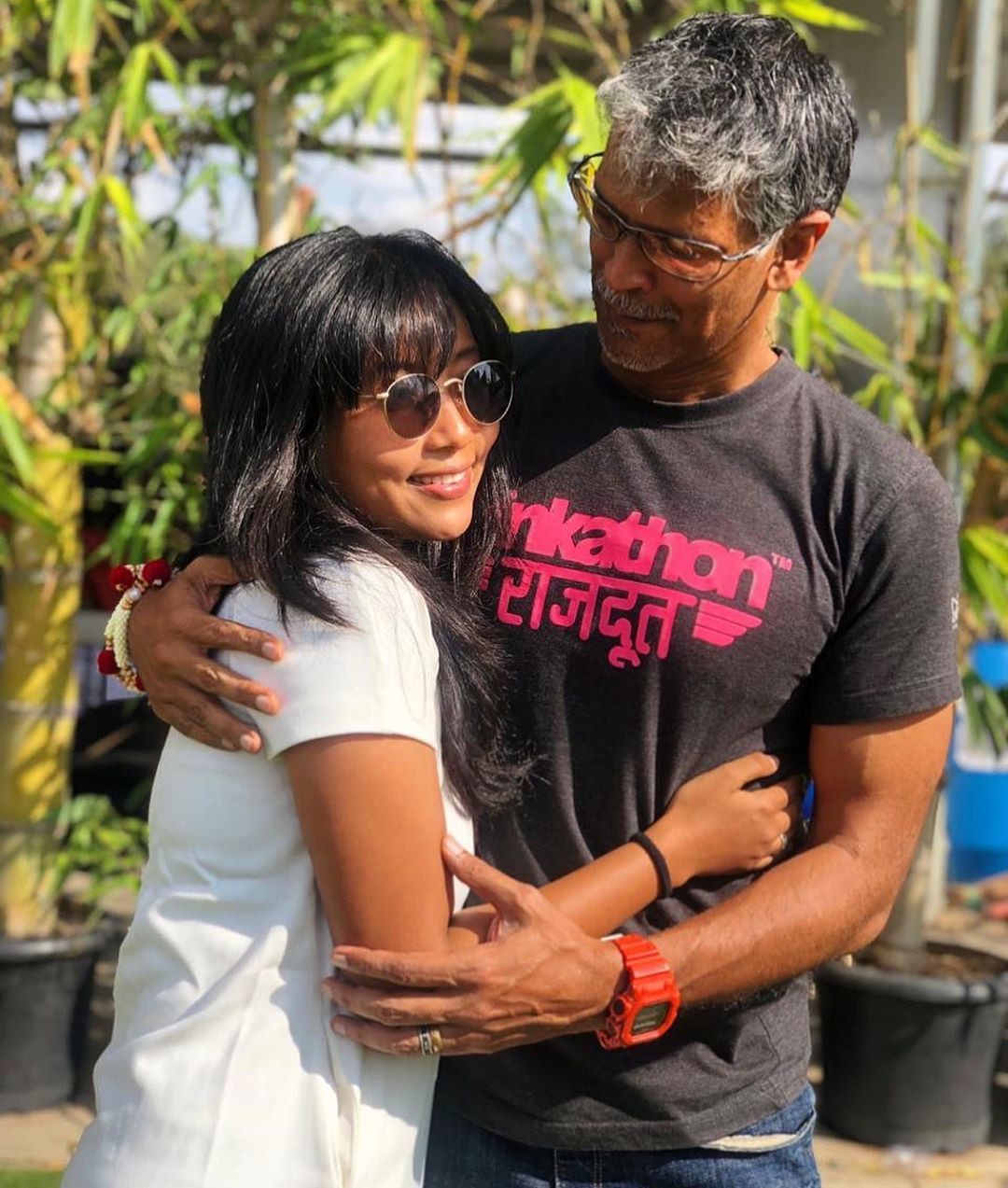 अंकिताने मिलिंद सोमणसोबतचा हा फोटो शेअर करत ट्रोलर्सचा खरपूस समाचार घेतला. अंकिताने मिलिंद सोमणसोबतचा हा फोटो शेअर करत ट्रोलर्सचा खरपूस समाचार घेतला.