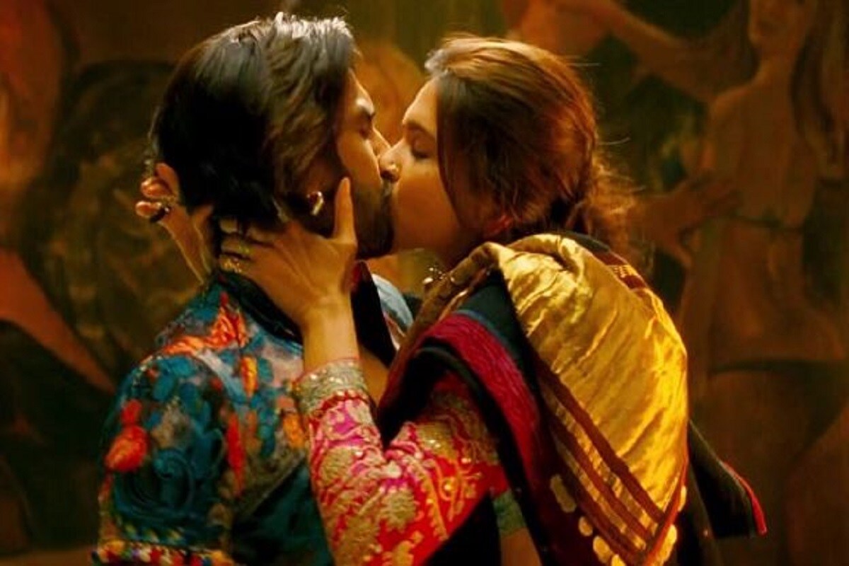 बॉलिवूड सिनेमातील बोल्ड सीन्सची नेहमी चर्चा असते. सध्या बॉलिवूडच्या प्रत्येक शैलीमध्ये बदल होत आहे. यामध्ये काही कलाकार असे आहेत की त्यांनी ऑनस्क्रीन किस न करण्याचा नियम बनवला आहे. बॉलिवूड सिनेमातील बोल्ड सीन्सची नेहमी चर्चा असते. सध्या बॉलिवूडच्या प्रत्येक शैलीमध्ये बदल होत आहे. यामध्ये काही कलाकार असे आहेत की त्यांनी ऑनस्क्रीन किस न करण्याचा नियम बनवला आहे.