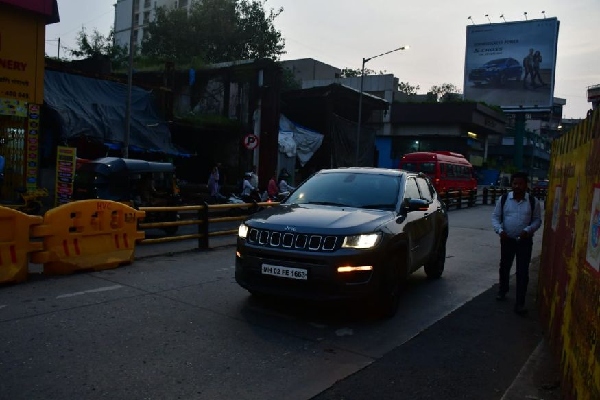 मुंबई हायकोर्टाने 07 ऑक्टोबरला रियाला सशर्त जामीन दिला आहे. 1 लाख रुपयांच्या जातमुचलक्यावर तिची सुटका करण्यात आली आहे. (फोटो सौजन्य - विरल भयानी) मुंबई हायकोर्टाने 07 ऑक्टोबरला रियाला सशर्त जामीन दिला आहे. 1 लाख रुपयांच्या जातमुचलक्यावर तिची सुटका करण्यात आली आहे. (फोटो सौजन्य - विरल भयानी)