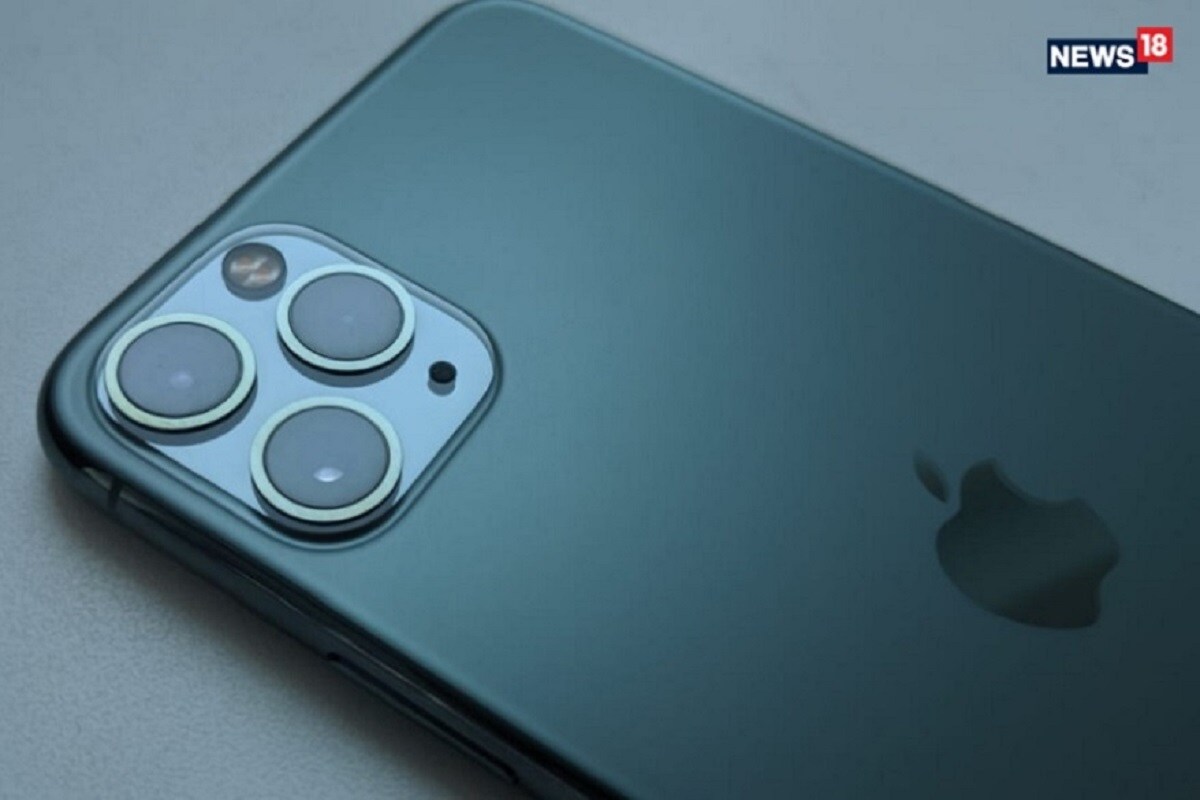 iPhone 11: ग्रेट इंडियन फेस्टिव्हल सेलमध्ये अमेझॉन iPhone 11 50 हजारहून कमी किंमतीत विक्री करु शकतात. आयफोन 11 ची किंमत 68,300 रुपये इतकी आहे. त्यामुळे अमेझॉनच्या या डीलमध्ये हा फोन चांगल्या ऑफरमध्ये आहे. iPhone 11: ग्रेट इंडियन फेस्टिव्हल सेलमध्ये अमेझॉन iPhone 11 50 हजारहून कमी किंमतीत विक्री करु शकतात. आयफोन 11 ची किंमत 68,300 रुपये इतकी आहे. त्यामुळे अमेझॉनच्या या डीलमध्ये हा फोन चांगल्या ऑफरमध्ये आहे.