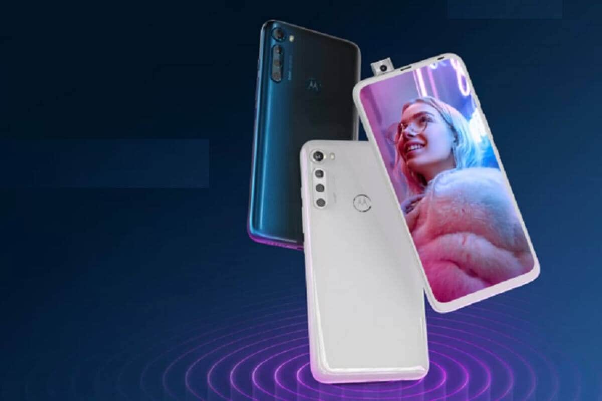 Motorola One fusion+: हा फोन 1500 रुपयांच्या डिस्काऊंटसह खरेदी करता येऊ शकतो. यात 64 मेगापिक्सल क्वाड रियर कॅमेरा आणि 16 मेगापिक्सल सेल्फी कॅमेरा देण्यात आला आहे. फोनची किंमत 17,499 रुपये आहे. मात्र या सेलमध्ये हा फोन 15,999 रुपयांत खरेदी करता येऊ शकतो. या स्मार्टफोनमध्ये क्वालकॉम स्नॅपड्रॅगन 730G प्रोसेसर, 6 जीबी रॅम, 128 जीबी स्टोरेज आणि 5000mAhची बॅटरी मिळते. Motorola One fusion+: हा फोन 1500 रुपयांच्या डिस्काऊंटसह खरेदी करता येऊ शकतो. यात 64 मेगापिक्सल क्वाड रियर कॅमेरा आणि 16 मेगापिक्सल सेल्फी कॅमेरा देण्यात आला आहे. फोनची किंमत 17,499 रुपये आहे. मात्र या सेलमध्ये हा फोन 15,999 रुपयांत खरेदी करता येऊ शकतो. या स्मार्टफोनमध्ये क्वालकॉम स्नॅपड्रॅगन 730G प्रोसेसर, 6 जीबी रॅम, 128 जीबी स्टोरेज आणि 5000mAhची बॅटरी मिळते.