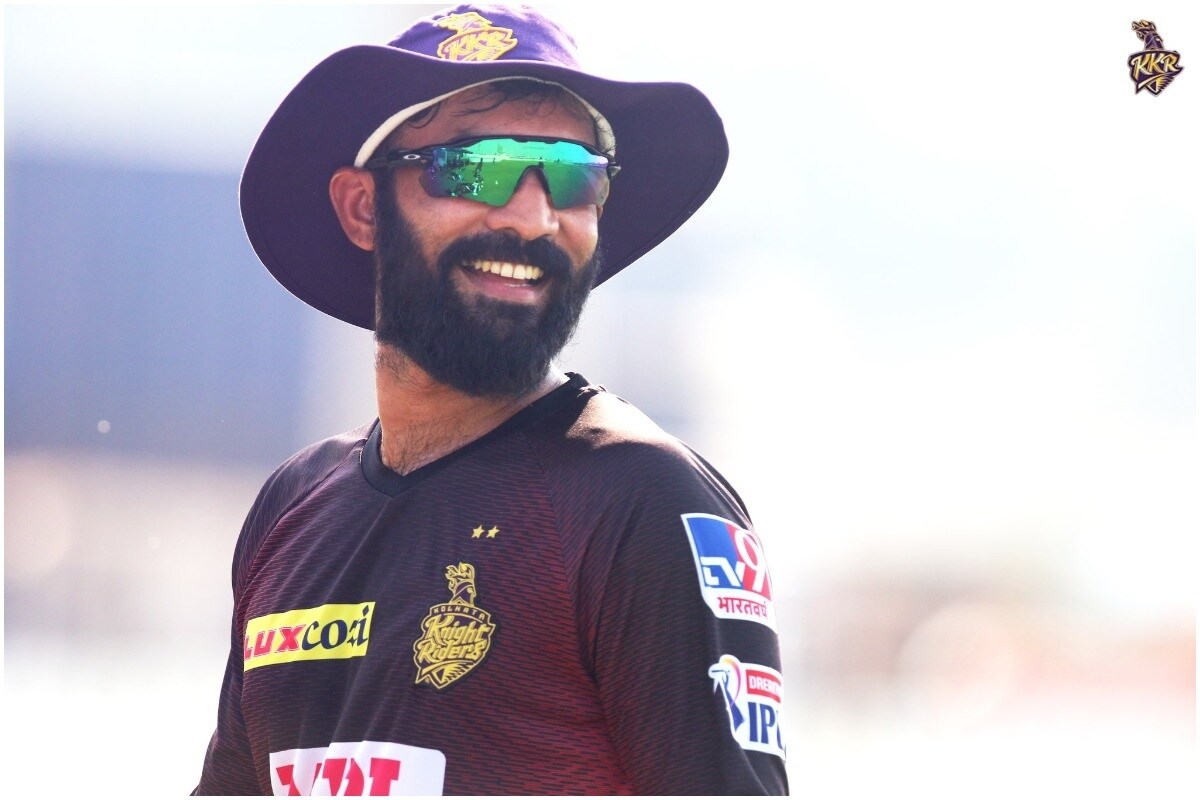 IPL 2020 : कार्तिकचा तरुणाला लाजवेल असा भन्नाट कॅच, पाहा VIDEO