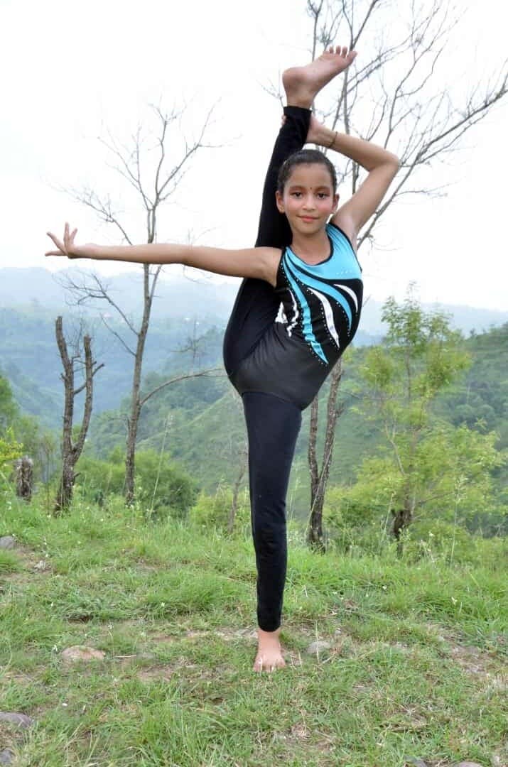 निधीचे वडील शशि कुमार यांनी सांगतिलं की, 13 सप्टेंबरला निधीने आंतरराष्ट्रीय योगा स्पर्धेत भाग घेतला होता. तिने एक मिनिट हँड-स्टँडमध्ये 35 विविध आसनं केली. त्यानंतर, स्पर्धेच्या कमिटीकडून आलेल्या मान्यतेनंतर वर्ल्ड रेकॉर्ड जाहीर करण्यात आला. निधीचे वडील शशि कुमार यांनी सांगतिलं की, 13 सप्टेंबरला निधीने आंतरराष्ट्रीय योगा स्पर्धेत भाग घेतला होता. तिने एक मिनिट हँड-स्टँडमध्ये 35 विविध आसनं केली. त्यानंतर, स्पर्धेच्या कमिटीकडून आलेल्या मान्यतेनंतर वर्ल्ड रेकॉर्ड जाहीर करण्यात आला.