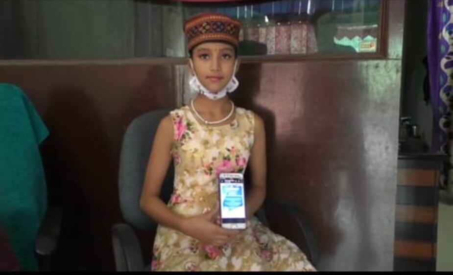दादा कर्मचंद यांनी आपल्या नातीच्या यशाबद्दल आनंद व्यक्त केला आहे. निधीने आपल्या राज्याचं नाव रोशन केल्याची भावना त्यांनी व्यक्त केली आहे. योग सर्व आजारांना दूर पळवतो, सर्वांनी योगा करावा, तसंच प्रत्येक मुलाला योगाचं शिक्षण देण्यात यावं असंही त्यांनी सांगितलं. दादा कर्मचंद यांनी आपल्या नातीच्या यशाबद्दल आनंद व्यक्त केला आहे. निधीने आपल्या राज्याचं नाव रोशन केल्याची भावना त्यांनी व्यक्त केली आहे. योग सर्व आजारांना दूर पळवतो, सर्वांनी योगा करावा, तसंच प्रत्येक मुलाला योगाचं शिक्षण देण्यात यावं असंही त्यांनी सांगितलं.