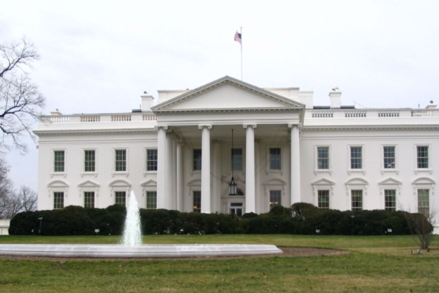 ट्रम्प यांच्यासह White Houseमधील कितीतरी लोकांनी कोरोनाचा प्रादुर्भाव रोखण्यासाठीचे नियम मोडले, असल्याचं बोललं जातं. तसंच सीडीसी (Center for Disease control and prevention) केंद्राकडून आलेल्या नियमांकडे दुर्लक्ष केल्यामुळे, White Houseवर टीका होत आहेत. ट्रम्प यांच्यासह White Houseमधील कितीतरी लोकांनी कोरोनाचा प्रादुर्भाव रोखण्यासाठीचे नियम मोडले, असल्याचं बोललं जातं. तसंच सीडीसी (Center for Disease control and prevention) केंद्राकडून आलेल्या नियमांकडे दुर्लक्ष केल्यामुळे, White Houseवर टीका होत आहेत.