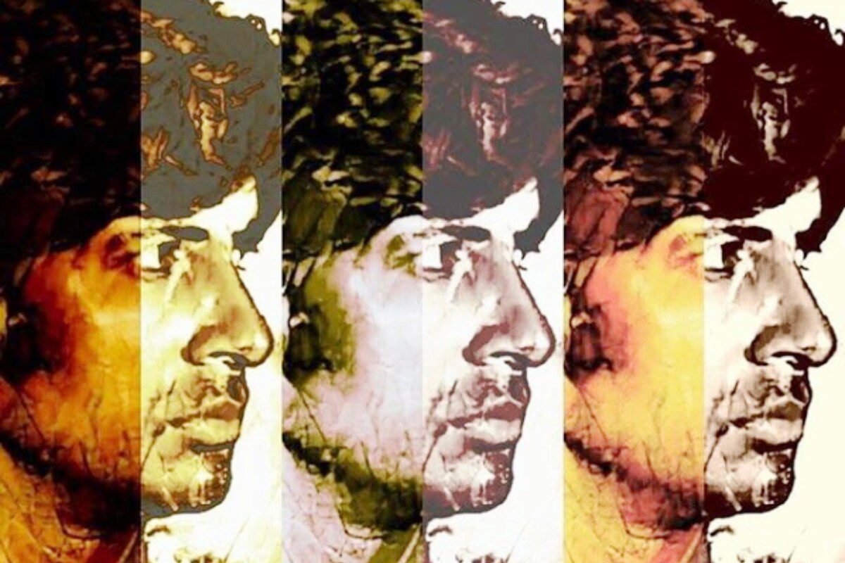 बॉलिवूडचे महानायक अमिताभ बच्चन (Amitabh Bacchan) यांचा आज 78वा वाढदिवस आहे. त्यांचा जन्म 11 ऑक्टोबर 1942 रोजी उत्तर प्रदेशच्या अलाहाबाद (आताचे प्रयागराज) इथे झाला. गेली 5 दशकं अमिताभ बच्चन मोठ्या पडद्यावरुन प्रेक्षकांचं मनोरंजन करत आहेत. पण हे सगळं करताना त्यांना अनेक उतार चढावांचा सामना करावा लागला. बॉलिवूडचे महानायक अमिताभ बच्चन (Amitabh Bacchan) यांचा आज 78वा वाढदिवस आहे. त्यांचा जन्म 11 ऑक्टोबर 1942 रोजी उत्तर प्रदेशच्या अलाहाबाद (आताचे प्रयागराज) इथे झाला. गेली 5 दशकं अमिताभ बच्चन मोठ्या पडद्यावरुन प्रेक्षकांचं मनोरंजन करत आहेत. पण हे सगळं करताना त्यांना अनेक उतार चढावांचा सामना करावा लागला.