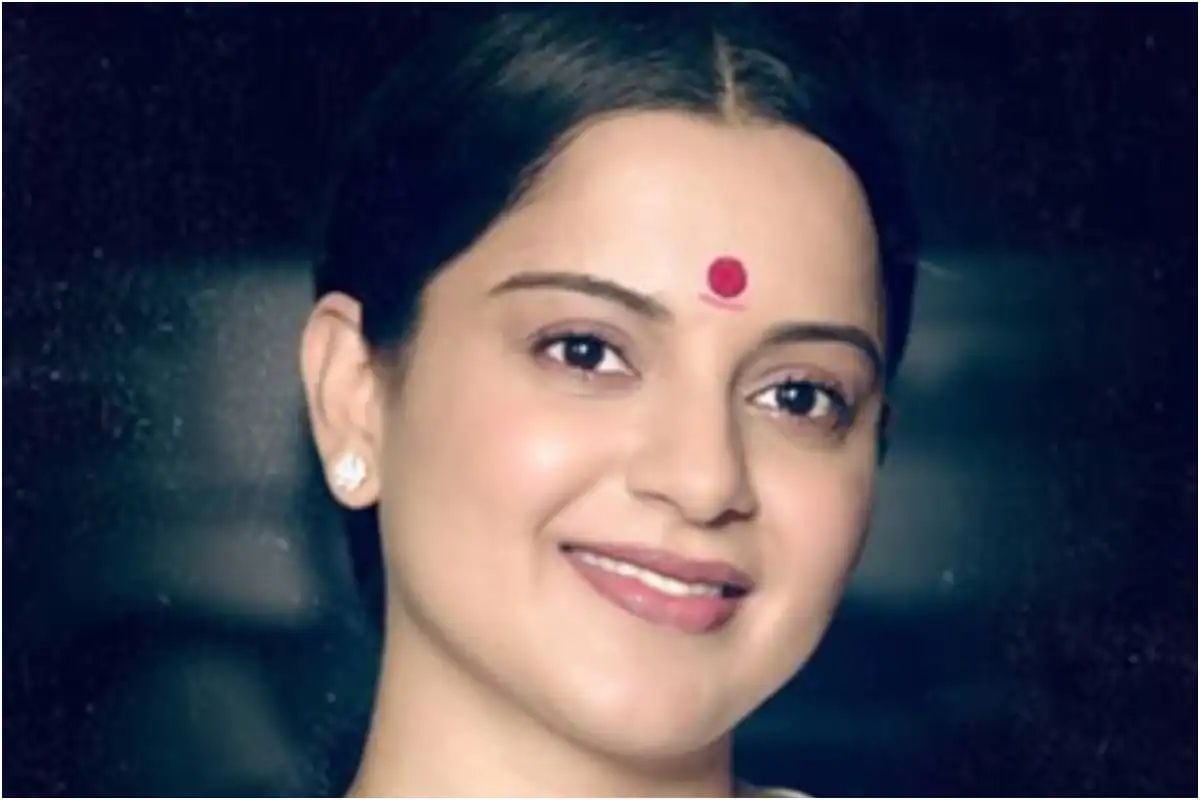 कंगनाने फोटो शेअर करतानाच फिल्मच्या शूटिंगच्या शेड्युलबद्दल माहिती दिली आहे. तिने सांगितलं आहे की, तिच्या सिनेमाचं एक शेड्युल पूर्ण झालं आहे. कंगनाने फोटो शेअर करतानाच फिल्मच्या शूटिंगच्या शेड्युलबद्दल माहिती दिली आहे. तिने सांगितलं आहे की, तिच्या सिनेमाचं एक शेड्युल पूर्ण झालं आहे.