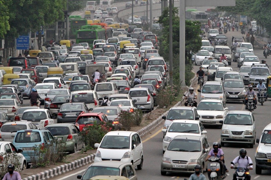 पावसाळा संपत आला की दिल्ली आणि एनसीआरच्या वायू प्रदूषणाची चर्चा सुरू होते. आजूबाजूच्या राज्यांत पेंढा जाळल्यामुळे धूरकं वाढतं आणि राजधानीतल्या वाहनांच्या धुराने त्यात भर पडते. जगातील काही शहरांनी मात्र वायूप्रदूषणावर नियंत्रण मिळवलं आहे.. कसं?