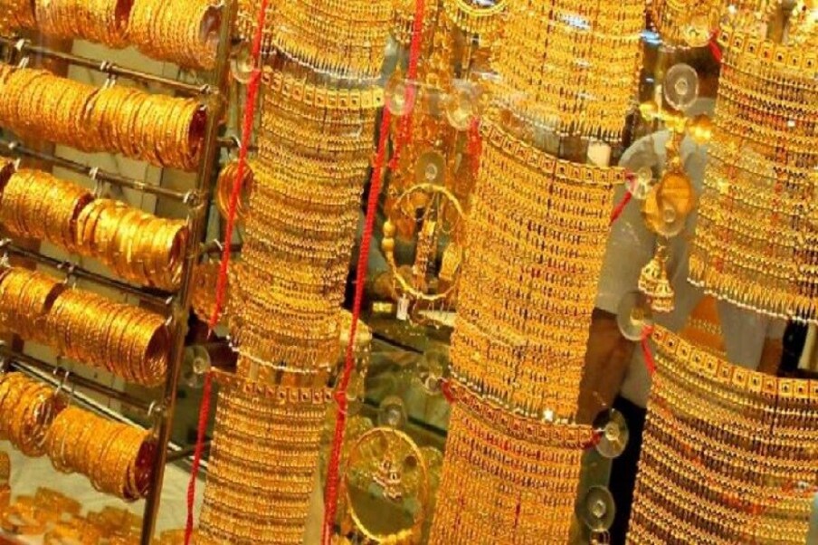 5547 रुपयांने स्वस्त झाले सोने- ऑगस्टमध्ये सोन्याचे दर 56,200 रुपये प्रति तोळा वर पोहोचले होते, तर चांदी 80,000 रुपये प्रति किलोग्रामच्या आसपास पोहोचली होती. त्यानंतर आतापर्यत सोन्याचे दर 5547 रुपये प्रति तोळाने कमी झाले आहेत तर चांदीचे दर 18488 हजार रुपये प्रति किलोग्रामने कमी झाले आहेत. 