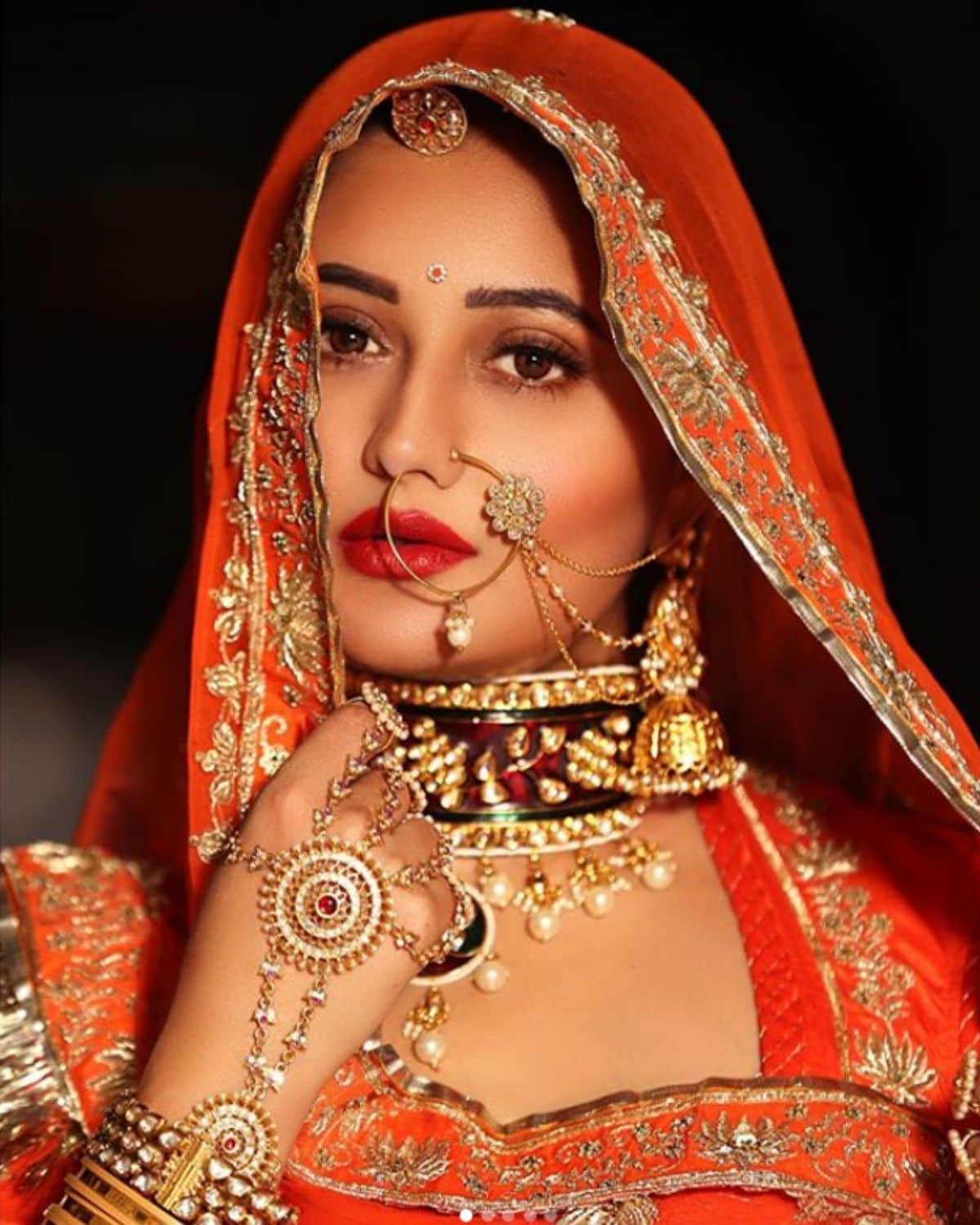 रश्मीच्या या फोटोंवर अनेक युझर्सनी लग्नासंदर्भात प्रश्न विचारला आहे. याशिवाय रश्मीने आणखीन दोन फोटो शेअर केले आहेत. रश्मीच्या या फोटोंवर अनेक युझर्सनी लग्नासंदर्भात प्रश्न विचारला आहे. याशिवाय रश्मीने आणखीन दोन फोटो शेअर केले आहेत.