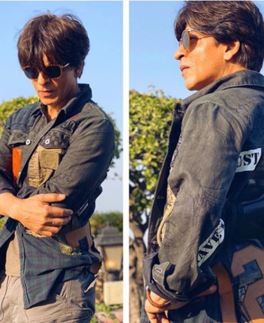 पठाण सिनेमाचं दिग्दर्शन सिद्धार्थ आनंद करणार आहे. या आधी सिद्धार्थने वॉर सिनेमाचं दिग्दर्शन केलं आहे. हा सिनेमादेखील त्याच्या आधीच्या सिनेमासरखा स्टायलिश रिवेंज ड्रामा असेल. आता या सिनेमाला प्रेक्षकांचा कसा प्रतिसाद मिळतो हे पाहणं महत्त्वाचं असेल. फोटो सौजन्य - @iamsrk/Instagram पठाण सिनेमाचं दिग्दर्शन सिद्धार्थ आनंद करणार आहे. या आधी सिद्धार्थने वॉर सिनेमाचं दिग्दर्शन केलं आहे. हा सिनेमादेखील त्याच्या आधीच्या सिनेमासरखा स्टायलिश रिवेंज ड्रामा असेल. आता या सिनेमाला प्रेक्षकांचा कसा प्रतिसाद मिळतो हे पाहणं महत्त्वाचं असेल. फोटो सौजन्य - @iamsrk/Instagram