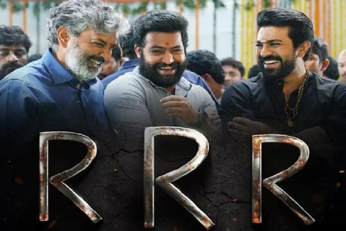 बाहुबलीचे दिग्दर्सक एसएस राजामौली (SS Rajamouli) यांची पुढची सर्वात मोठी फिल्म 'आरआरआर’ (Roudram Ranam Rudhiram) असणार आहे. बाहुबलीएवढीच चाहत्यांना या सिनेमाची देखील उत्सुकतचा आहे. बाहुबलीचे दिग्दर्सक एसएस राजामौली (SS Rajamouli) यांची पुढची सर्वात मोठी फिल्म 'आरआरआर’ (Roudram Ranam Rudhiram) असणार आहे. बाहुबलीएवढीच चाहत्यांना या सिनेमाची देखील उत्सुकतचा आहे.