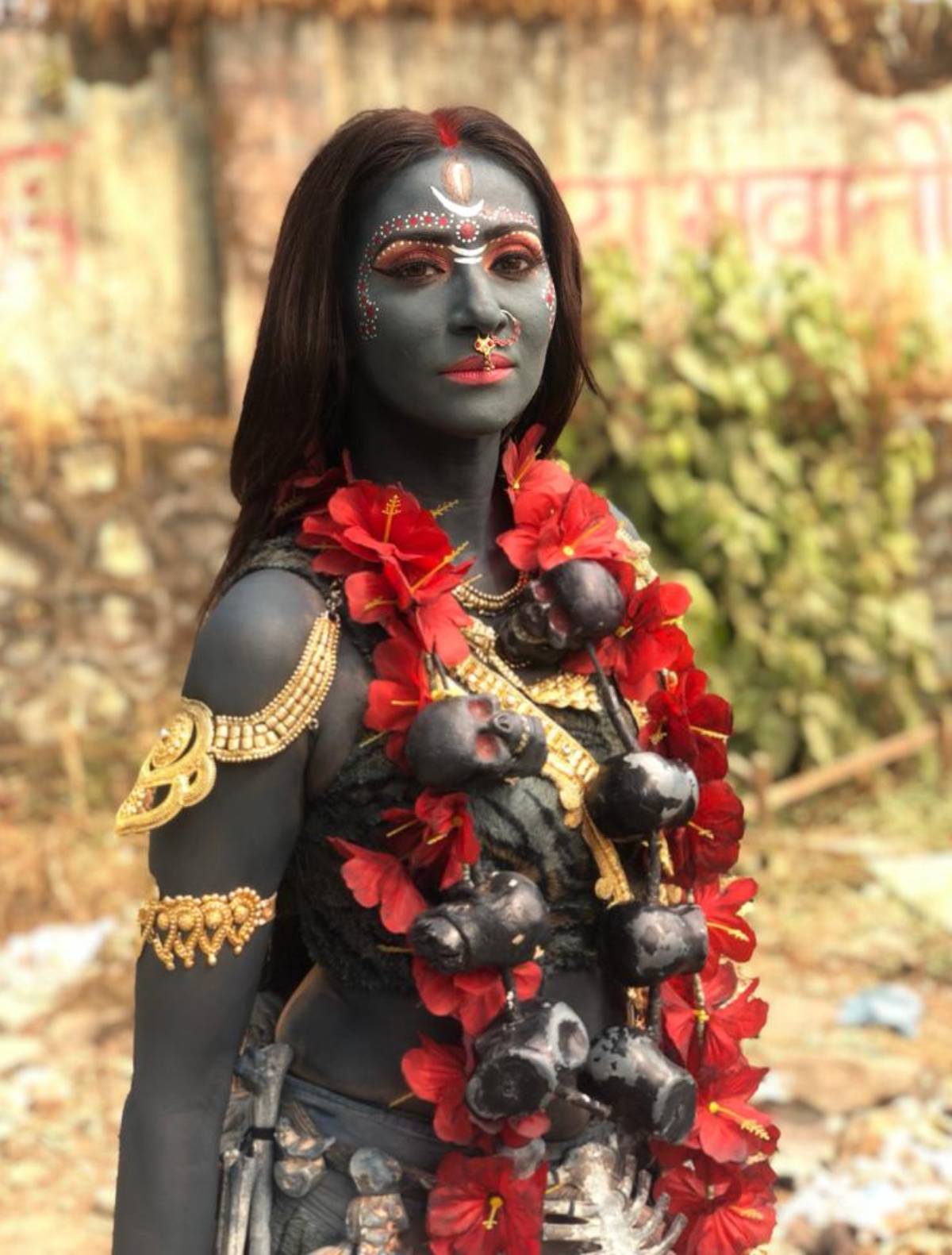 आईचं हे रौद्ररुप आहे, अभिनेत्रीने तेच दर्शवण्याचा प्रयत्न केला आहे. टीव्हीवरील या सर्वांच्या लाडक्या 'बहू'ने 'कालीमाते'च्या रुपात केलेलं फोटोशूट अनेकांना आवडलं आहे. आईचं हे रौद्ररुप आहे, अभिनेत्रीने तेच दर्शवण्याचा प्रयत्न केला आहे. टीव्हीवरील या सर्वांच्या लाडक्या 'बहू'ने 'कालीमाते'च्या रुपात केलेलं फोटोशूट अनेकांना आवडलं आहे.