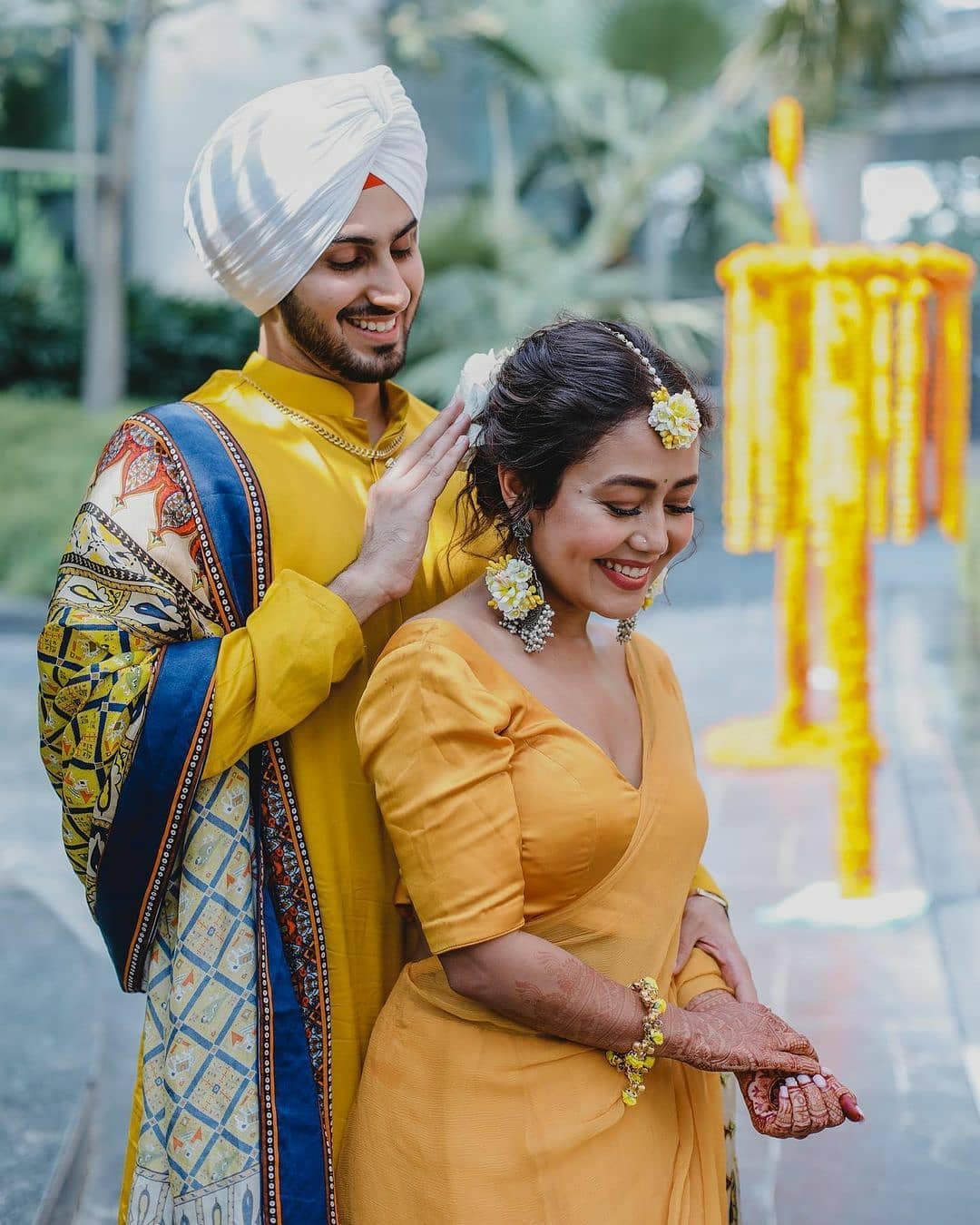 या फोटो सीरिजमधील काही फोटो खूपच रोमँटिक आहेत. दोघेही यामध्ये खूप खूश दिसत आहेत. (फोटो सौजन्य-@nehakakkar/Instagram) या फोटो सीरिजमधील काही फोटो खूपच रोमँटिक आहेत. दोघेही यामध्ये खूप खूश दिसत आहेत. (फोटो सौजन्य-@nehakakkar/Instagram)