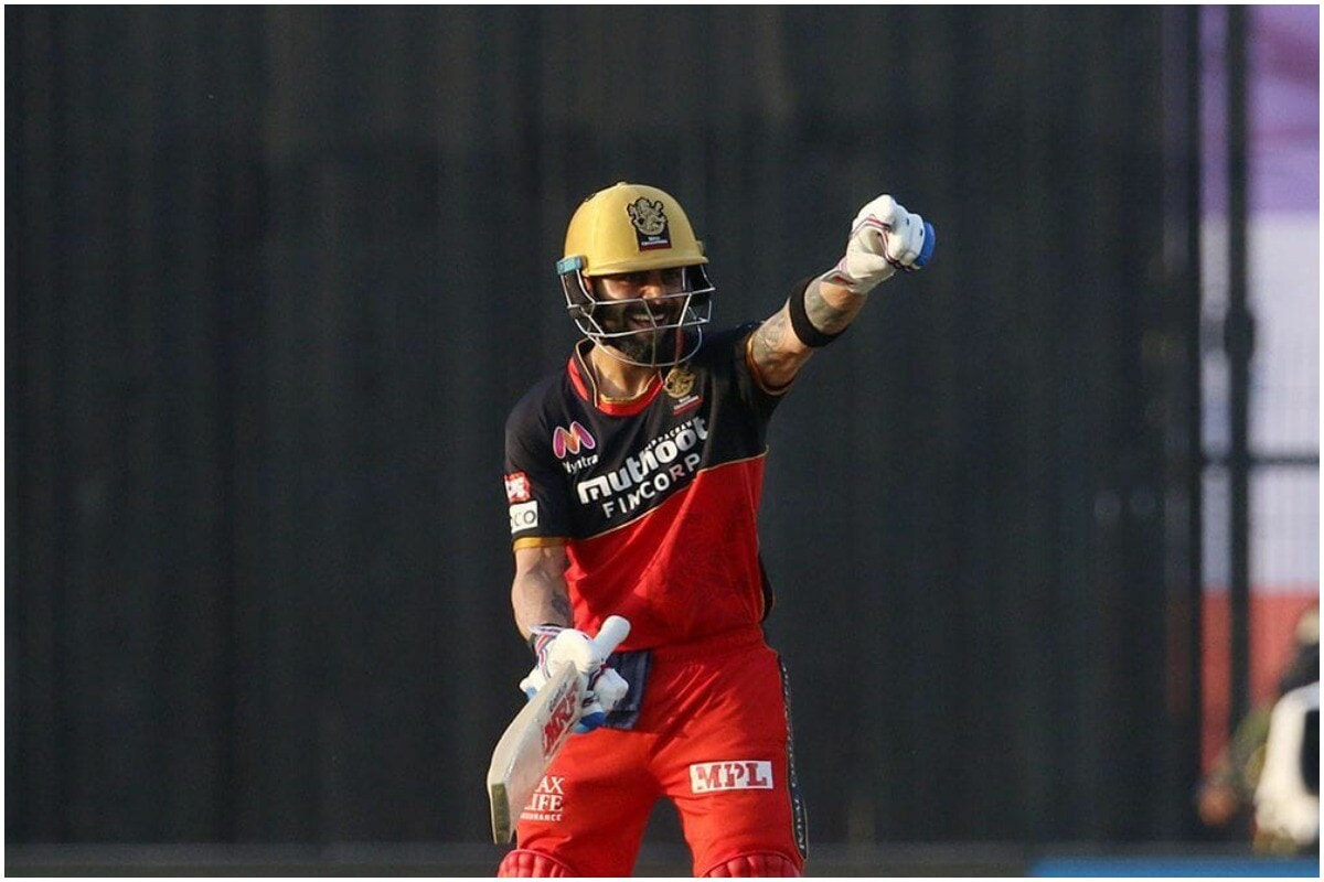 बँगलोर (RCB)चा कर्णधार विराट कोहली (Virat Kohli)ने रविवारी आयपीएल (IPL 2020)मध्ये आणखी एक नवा विक्रम स्वत:च्या नावावर केला. आयपीएलमध्ये 200 सिक्स मारणारा विराट हा धोनी आणि रोहित शर्मानंतरचा तिसरा भारतीय खेळाडू बनला आहे. बँगलोर (RCB)चा कर्णधार विराट कोहली (Virat Kohli)ने रविवारी आयपीएल (IPL 2020)मध्ये आणखी एक नवा विक्रम स्वत:च्या नावावर केला. आयपीएलमध्ये 200 सिक्स मारणारा विराट हा धोनी आणि रोहित शर्मानंतरचा तिसरा भारतीय खेळाडू बनला आहे.