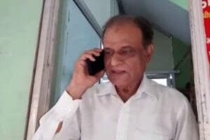 डॉक्टर लईक अहमद यांचा आरोप आहे की, त्या मांत्रिकाने दोन वर्षात त्याच्याकडून साधारण 2.5 कोटी रुपये उकलळे. डॉक्टर लईक अहमद यांचा आरोप आहे की, त्या मांत्रिकाने दोन वर्षात त्याच्याकडून साधारण 2.5 कोटी रुपये उकलळे.