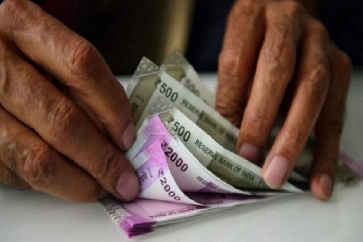 योजनेचा फायदा घेण्यासाठी 29 फेब्रुवारी 2020 पर्यंत लोन अकाऊंट स्टँडर्ड असलं पाहिजे. म्हणजेच कर्जाचा हप्ता फेब्रुवारी अखेरपर्यंत भरला गेला पाहिजे, हे नॉन परफॉर्मिंग अॅसेट्स (NPA) श्रेणीमध्ये नसले पाहिजे. योजनेचा फायदा घेण्यासाठी 29 फेब्रुवारी 2020 पर्यंत लोन अकाऊंट स्टँडर्ड असलं पाहिजे. म्हणजेच कर्जाचा हप्ता फेब्रुवारी अखेरपर्यंत भरला गेला पाहिजे, हे नॉन परफॉर्मिंग अॅसेट्स (NPA) श्रेणीमध्ये नसले पाहिजे.