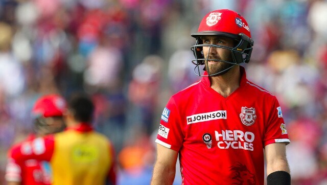 आयपीएल (IPL 2020) च्या यंदाच्या मोसमात पंजाब (KXIP)कडून खेळत असलेला ग्लेन मॅक्सवेल (Glenn Maxwell) प्रत्येक रनसाठी संघर्ष करताना दिसत आहे. खराब कामगिरी करणाऱ्या ग्लेन मॅक्सवेलवर बरेच वेळा टीकाही झाली आहे, तसंच त्याला सोशल मीडियावर ट्रोलही करण्यात आलं आहे. आयपीएल (IPL 2020) च्या यंदाच्या मोसमात पंजाब (KXIP)कडून खेळत असलेला ग्लेन मॅक्सवेल (Glenn Maxwell) प्रत्येक रनसाठी संघर्ष करताना दिसत आहे. खराब कामगिरी करणाऱ्या ग्लेन मॅक्सवेलवर बरेच वेळा टीकाही झाली आहे, तसंच त्याला सोशल मीडियावर ट्रोलही करण्यात आलं आहे.