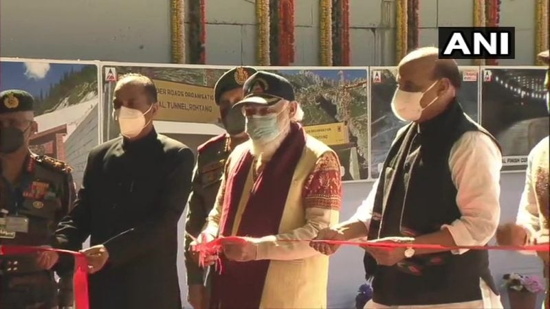 पंतप्रधान नरेंद्र मोदींनी आज 9.02 किलोमीटर लांब अटल बोगद्याचं उद्घाटन केलं आहे. अटल बोगदा हा जगातील सर्वात लांब बोगदा असणार आहे. पंतप्रधान नरेंद्र मोदींनी आज 9.02 किलोमीटर लांब अटल बोगद्याचं उद्घाटन केलं आहे. अटल बोगदा हा जगातील सर्वात लांब बोगदा असणार आहे.