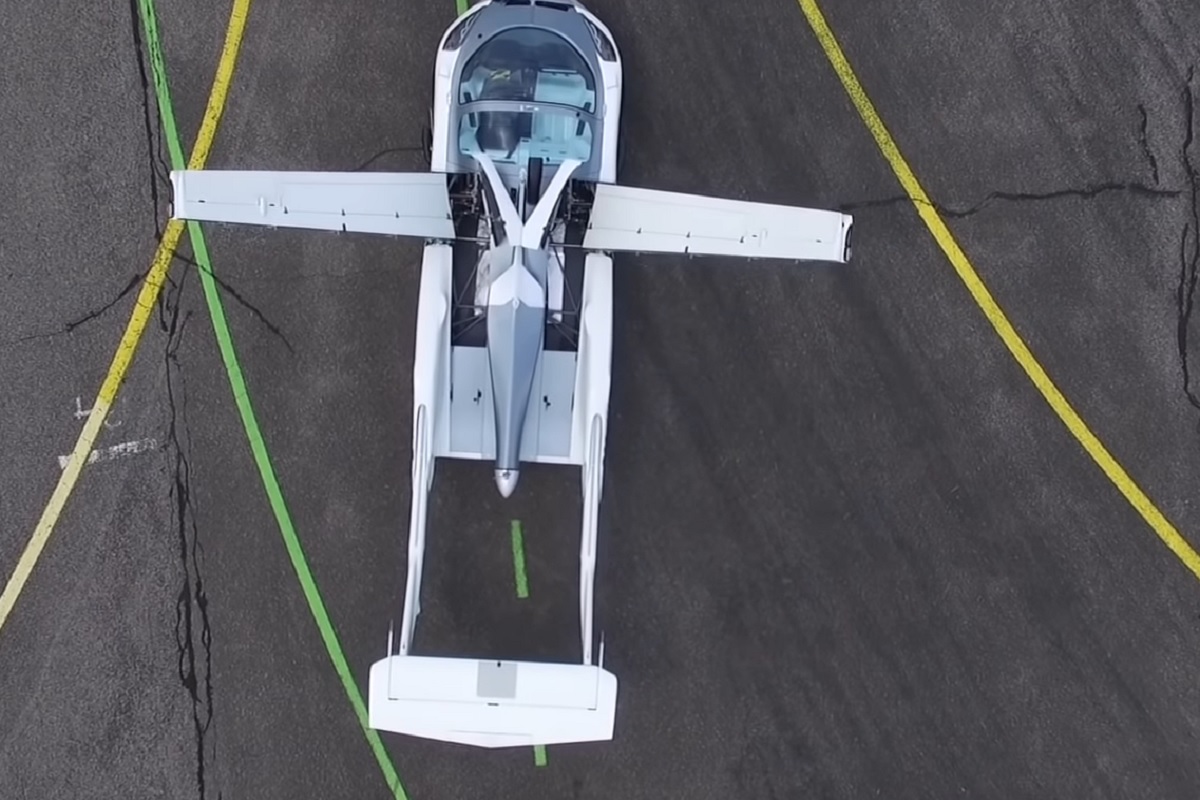 काय सांगता? 3 मिनिटांपेक्षाही कमी वेळात कारचं होतं विमान, विश्वास बसत नाही तर पाहा VIDEO