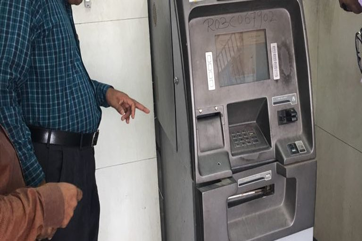 वा रे पठ्ठ्या! Youtube वर व्हिडिओ पाहून ATM मशीन फोडत होता उच्चशिक्षित तरुण!