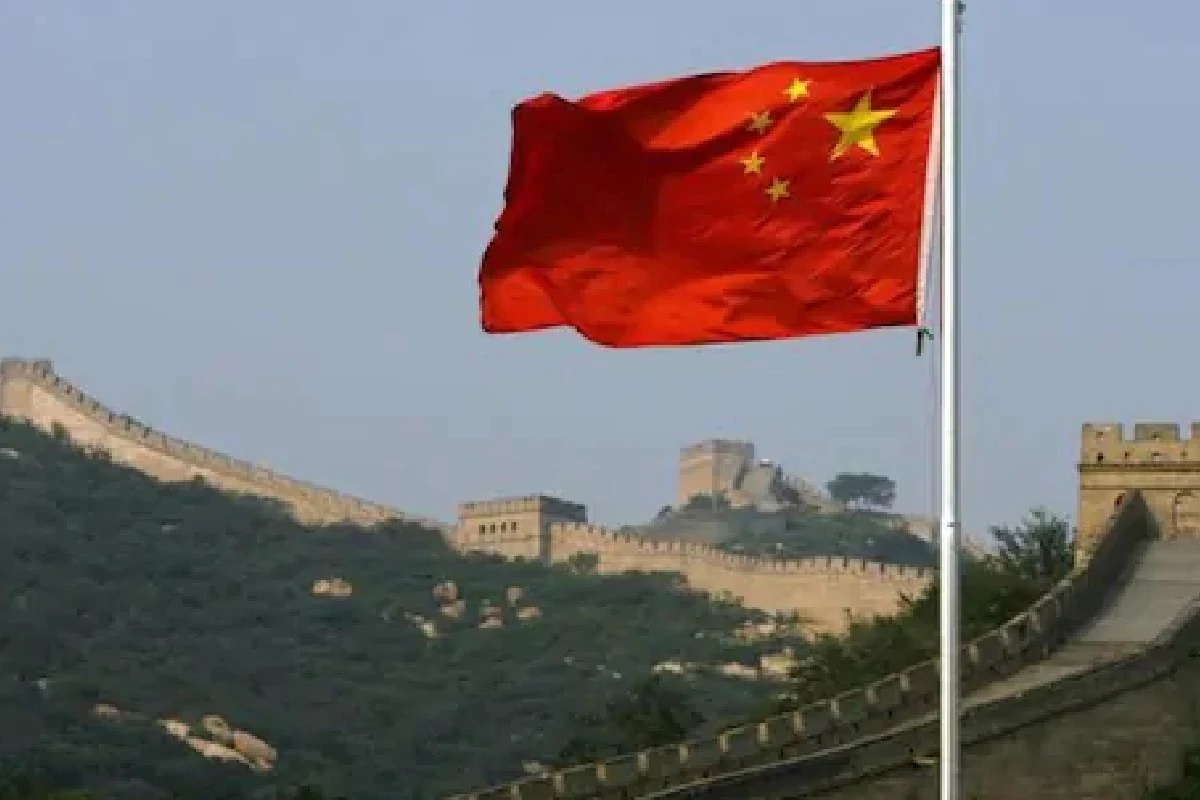 या भागातल्या उचं टेकड्यांवर तर तापमान हे -40 पर्यंतही जात असतं. यावेळी तणावामुळे भारताने जास्तीचे सैनिक तैनात केले आहेत. या भागात तब्बल 50 हजार सैनिक तैनात असल्याची माहितीही देण्यात आलीय. नोव्हेंबर नंतर या भागात तब्बल 40 फुटांपर्यंत बर्फ जमा होत असतो.