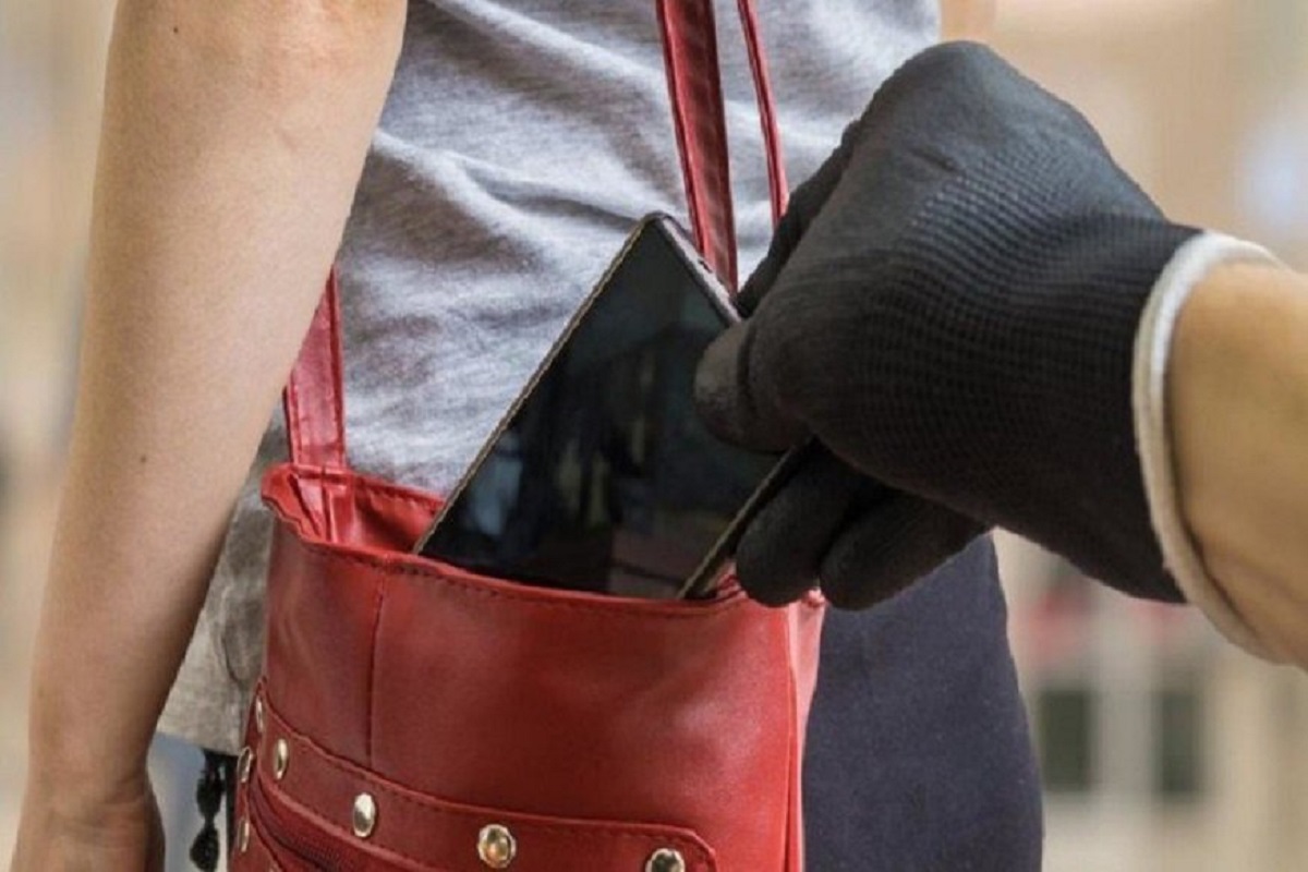 'या' खास नंबरने असा मिळवा चोरी झालेला फोन