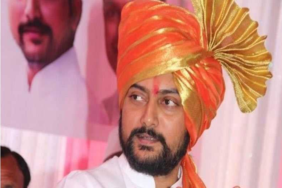 आमदार धीरज देशमुख यांनी असा साजरा केला आईचा वाढदिवस, देवाकडे घातलं 'हे' साकडं