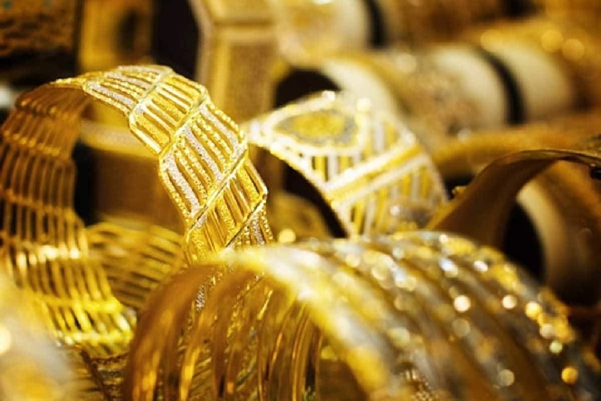 एचडीएफसी सिक्योरिटीजच्या मते, आज आंतराराष्ट्रीय बाजारात कमजोरीमुळे दिल्लीतील सराफा बाजारात सोन्याच्या किमती घसरल्या आहेत. एचडीएफसी सिक्योरिटीजच्या मते, आज आंतराराष्ट्रीय बाजारात कमजोरीमुळे दिल्लीतील सराफा बाजारात सोन्याच्या किमती घसरल्या आहेत.