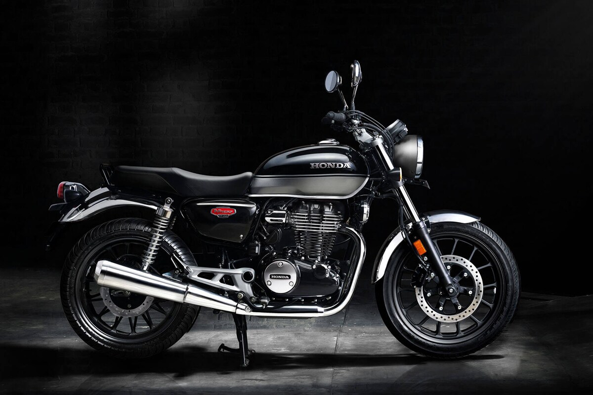 होंडाने आपल्या डीलरशिप्सद्वारे या बाइकची बुकिंग सुद्धा सुरू केली आहे. Honda ने स्टाइलिंग आणि रेट्रो क्रुझर ट्रेंड लक्षात घेऊन H’Ness CB 350 बाजारात आणली आहे. कंपनीने या बाइकची प्री-बुकिंग (Honda H’Ness pre-booking) सुरू केली आहे. 5,000 रुपये टोकन रक्कम देऊन बाइक बूक करता येईल. पुढील महिन्यात ही बाइक होंडाच्या शोरूमवर उपलब्ध होणार आहे. होंडाने आपल्या डीलरशिप्सद्वारे या बाइकची बुकिंग सुद्धा सुरू केली आहे. Honda ने स्टाइलिंग आणि रेट्रो क्रुझर ट्रेंड लक्षात घेऊन H’Ness CB 350 बाजारात आणली आहे. कंपनीने या बाइकची प्री-बुकिंग (Honda H’Ness pre-booking) सुरू केली आहे. 5,000 रुपये टोकन रक्कम देऊन बाइक बूक करता येईल. पुढील महिन्यात ही बाइक होंडाच्या शोरूमवर उपलब्ध होणार आहे.