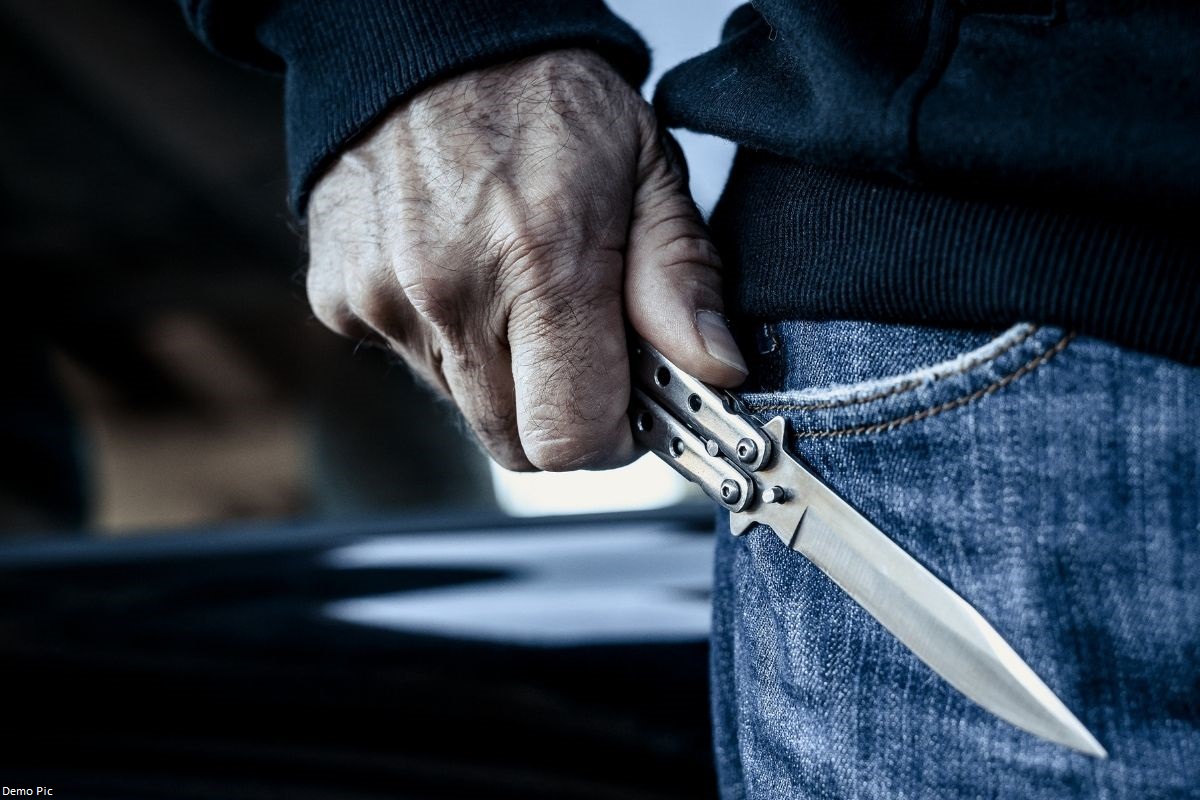 आश्चर्यजनक! गार्डनिंगचे काम करताना पोटात घुसला चाकू, 82 वर्षांच्या आजी सुखरुप!