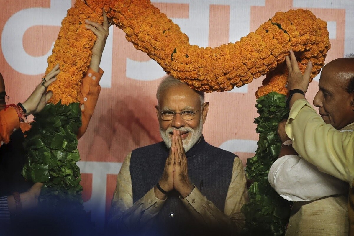 2002 सालची गुजरात निवडणूक जिंकून ते मुख्यमंत्रिपदावर विराजमान झाले. त्यानंतर मोदींच्या हातून सत्तेची दोरी कधीच सुटलेली नाही. 2002 सालची गुजरात निवडणूक जिंकून ते मुख्यमंत्रिपदावर विराजमान झाले. त्यानंतर मोदींच्या हातून सत्तेची दोरी कधीच सुटलेली नाही.