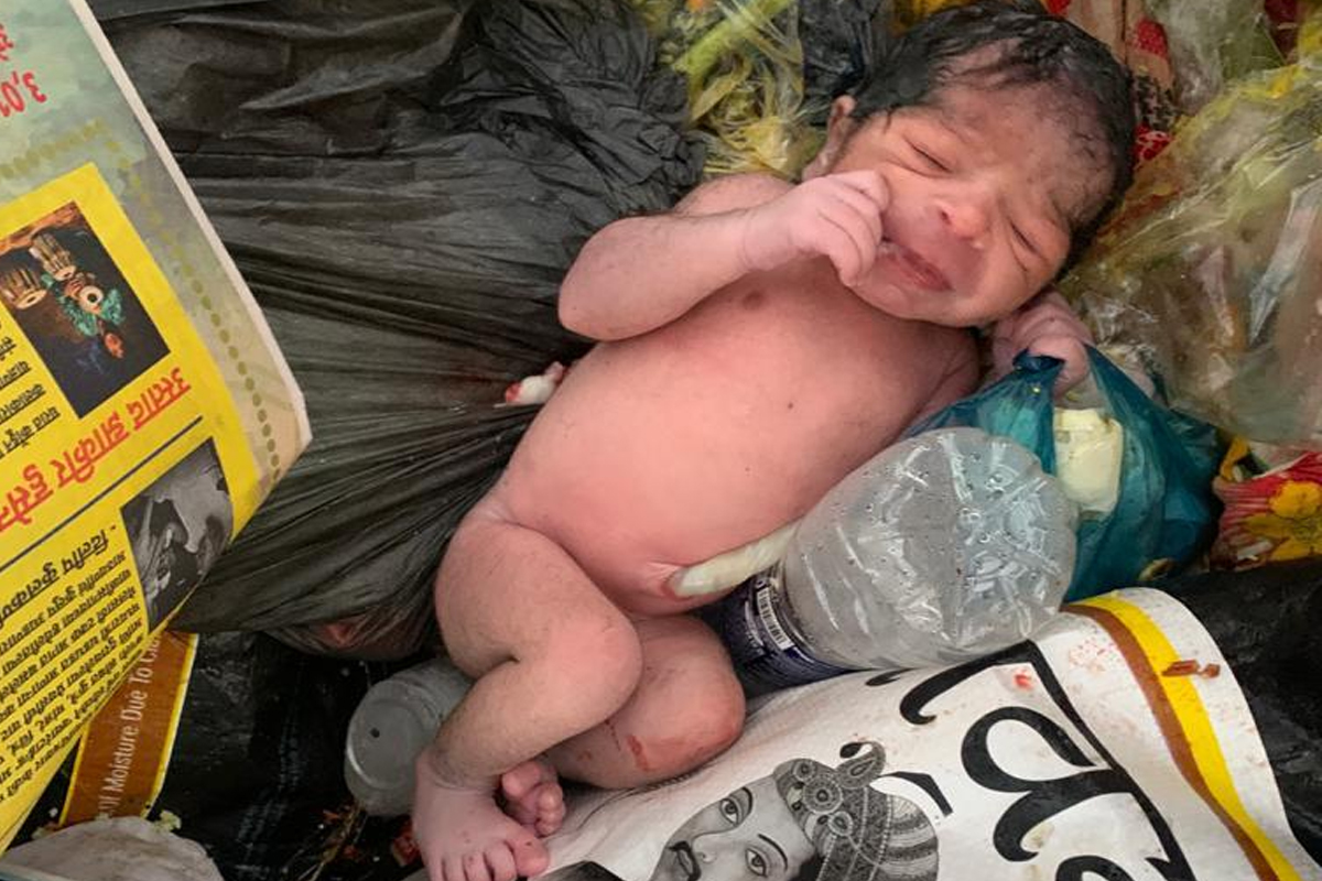 नकोशी पुन्हा कचराकुंडीत! पुण्यात निर्दयी मातेनं नाळ ठेचून नवजात अर्भक फेकलं