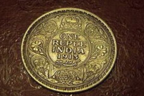 जर तुम्हाला जुनी नाणी गोळा करण्याचा छंद असेल, तर 1913 मध्ये बनलेलं 1 रुपयाचं नाणं आहे का, ते आवश्यक तपासा. जर हे नाणं असेल, तर घरबसल्या तब्बल 25 लाख रुपयांची कमाई होऊ शकते. 