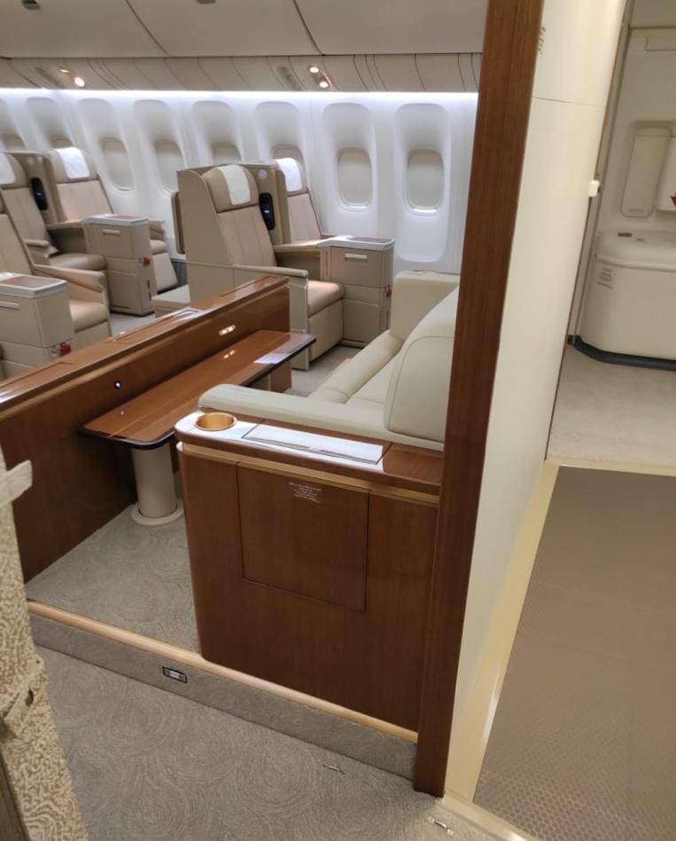 Boeing-777 ER अशा या विमानाच्या सर्व चाचण्या अमेरिकेत झाल्या आहेत. आता भारतीय हावाईदल आणि सुरक्षा अधिकाऱ्यांनी त्याची तपासणी केली होती. Boeing-777 ER अशा या विमानाच्या सर्व चाचण्या अमेरिकेत झाल्या आहेत. आता भारतीय हावाईदल आणि सुरक्षा अधिकाऱ्यांनी त्याची तपासणी केली होती.