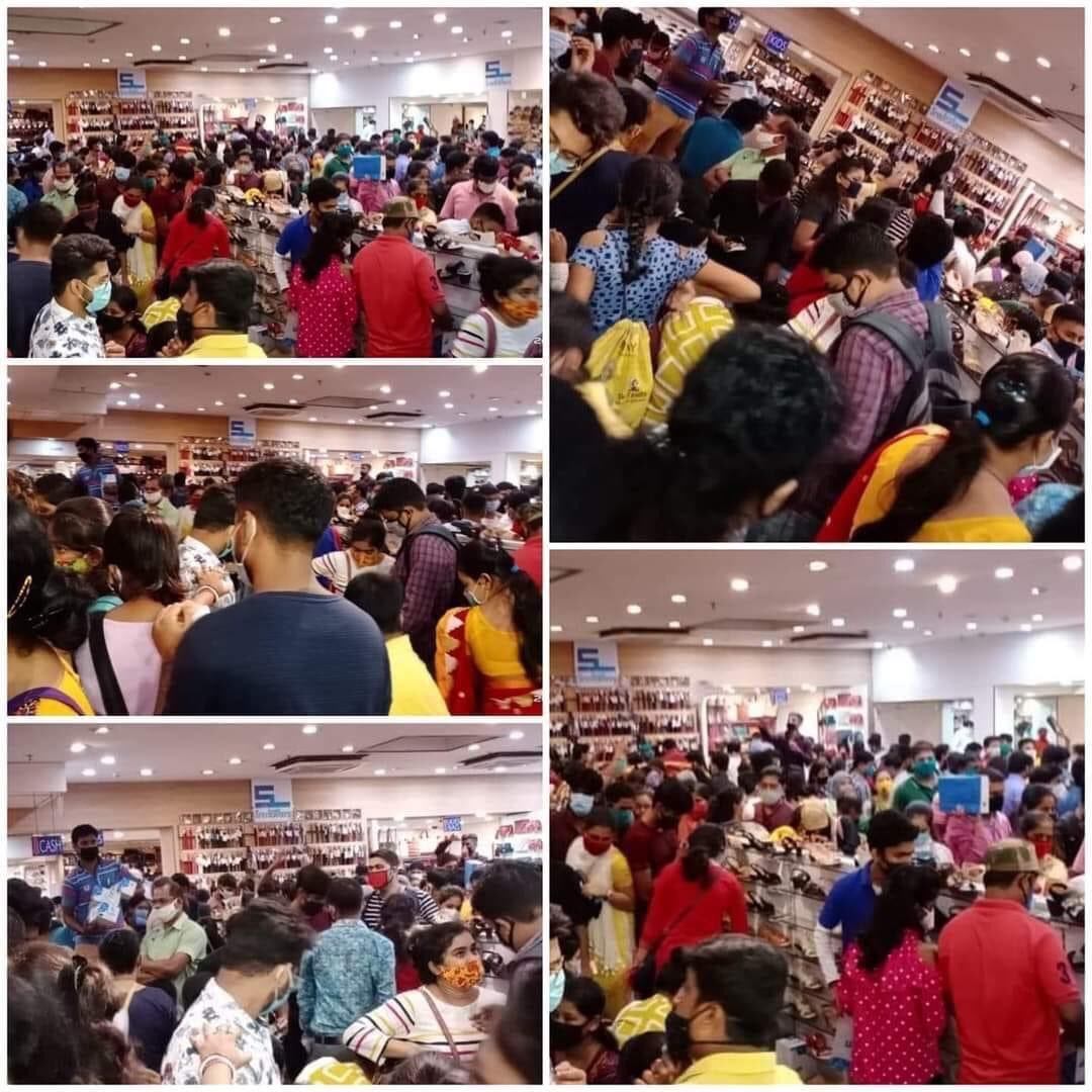 कोलकात्यातील एका प्रसिद्ध फूटवेअर स्टोअरमधले हे फोटो सध्या देशभर व्हायरल होत आहेत. दुर्गापूजा सणानिमित्त स्पेशल डिस्काउंट सुरू आहेत. कोलकात्यातील एका प्रसिद्ध फूटवेअर स्टोअरमधले हे फोटो सध्या देशभर व्हायरल होत आहेत. दुर्गापूजा सणानिमित्त स्पेशल डिस्काउंट सुरू आहेत.