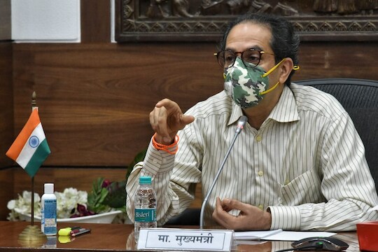 मुंबई अंधारात: बेजबाबदार अधिकाऱ्यांवर कारवाईचे मुख्यमंत्र्यांचे संकेत