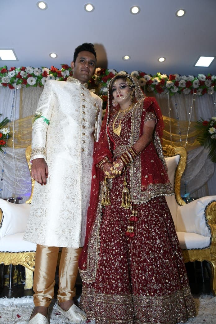 या दाम्पत्याचे नाव मोहम्मद शरीक कुरेशी व पत्नी ओनिबा कुरेशी आहे. मुंबईत राहणारं हे कुटुंब उच्चशिक्षित आहे. गेल्या वर्षी 6 जुलै रोजी कतारच्या दोहा आंतरराष्ट्रीय विमानतळावर 4 किलो चरससह या दोघांना पकडण्यात आलं. यावेळी ओनिबा 3 महिन्यांची गर्भवती होती. या दाम्पत्याचे नाव मोहम्मद शरीक कुरेशी व पत्नी ओनिबा कुरेशी आहे. मुंबईत राहणारं हे कुटुंब उच्चशिक्षित आहे. गेल्या वर्षी 6 जुलै रोजी कतारच्या दोहा आंतरराष्ट्रीय विमानतळावर 4 किलो चरससह या दोघांना पकडण्यात आलं. यावेळी ओनिबा 3 महिन्यांची गर्भवती होती.