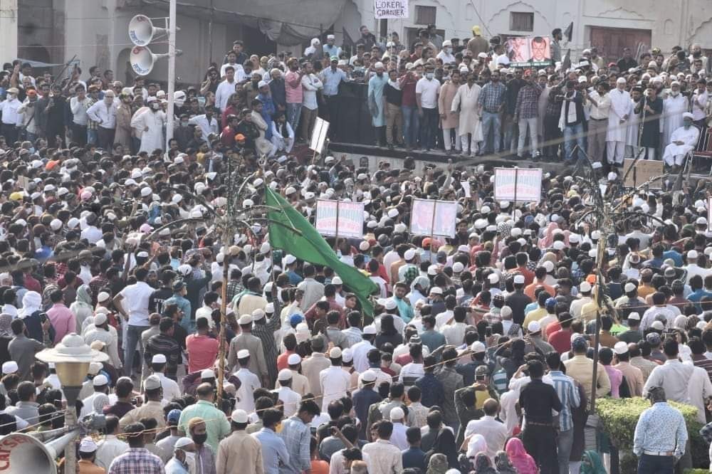 फ्रान्सच्या अध्यक्षांविरोधात हजारो लोक एकत्र; काँग्रेस आमदारावर गुन्हा, पाहा धक्कादायक VIDEO