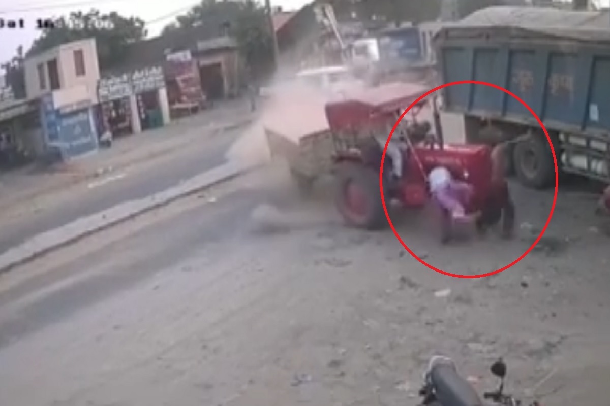चालकाचं सुटलं नियंत्रण आणि...भरधाव ट्रॅक्टरनं तिघांना चिरडलं, पाहा भीषण अपघाताचा LIVE VIDEO