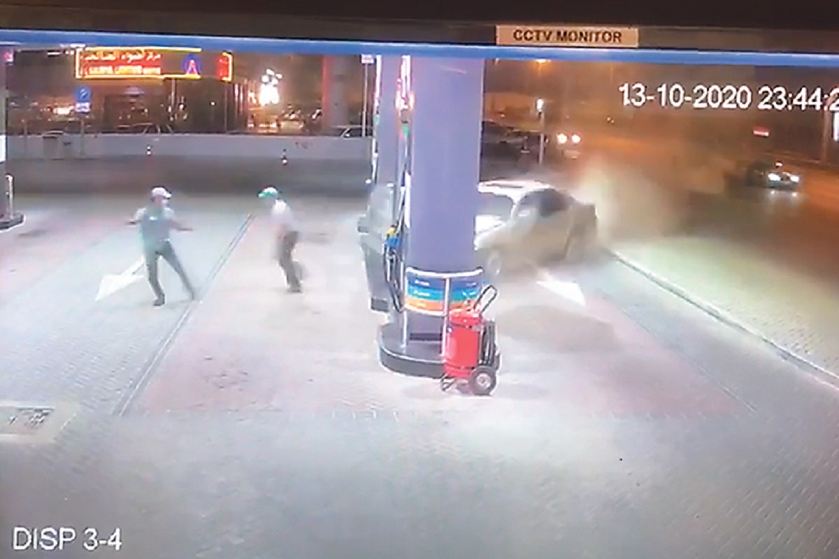 अति घाई नडली! स्पीडमध्ये लेन बदली करायला गेला, थेट पेट्रोल पंपवर आदळली गाडी; पाहा CCTV VIDEO