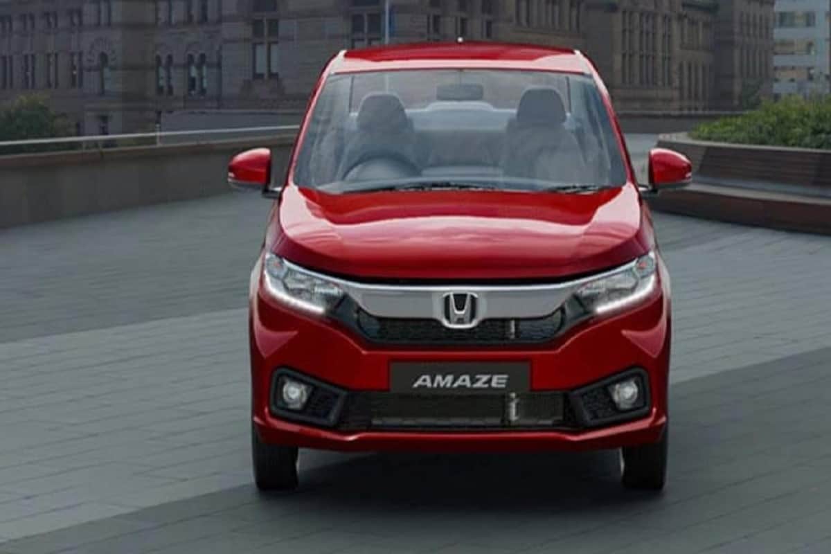 Honda Amaze - 6.19 लाख रुपये - होंडा अमेझ ही या यादीतील दुसरी सेडान आहे. जरी ही कमी विकली जात असली तरीही, अमेझ अनेक वैशिष्ट्यांसह उपलब्ध आहे. Honda Amaze - 6.19 लाख रुपये - होंडा अमेझ ही या यादीतील दुसरी सेडान आहे. जरी ही कमी विकली जात असली तरीही, अमेझ अनेक वैशिष्ट्यांसह उपलब्ध आहे.