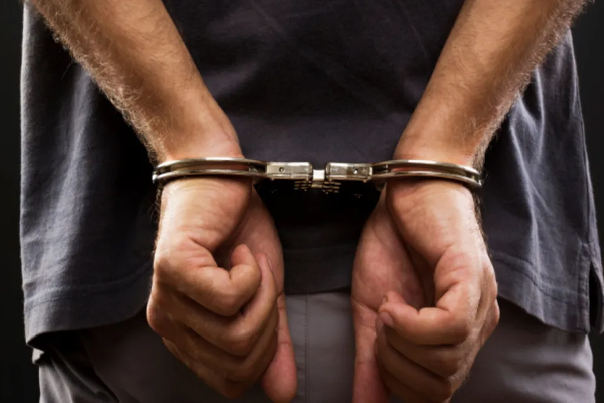 रेल्वेच्या बड्या अधिकाऱ्याचा प्रताप, बनावट आदेश दाखवून ठेकेदाराला 3 कोटींना लुटले!