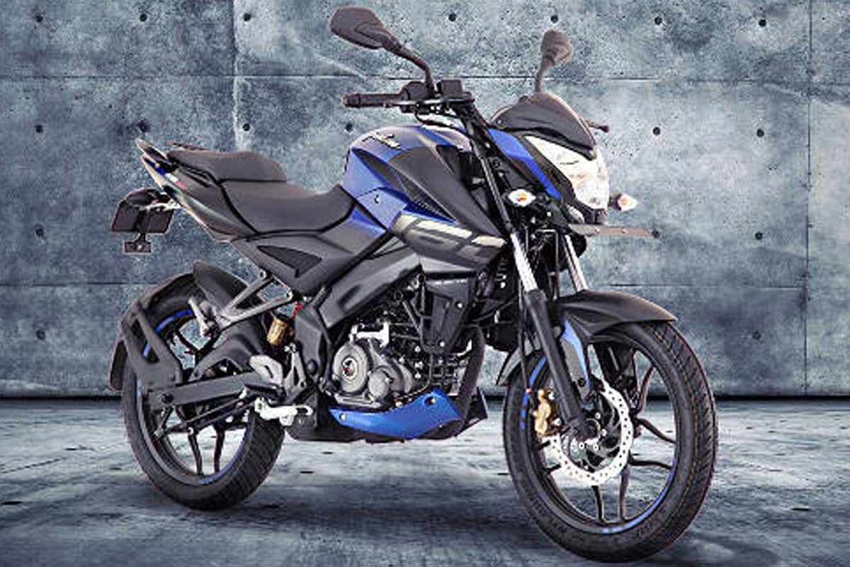 Bajaj Pulsar NS160 - बजाजची सर्वाधिक लोकप्रिय असलेल्या पल्सरमध्ये बरेच बदल करण्यात आले आहे. या बाइकमध्ये 160.3 सीसी, ऑयल कुल्ड, 4-स्ट्रोक, SOHC BS6 इंजिन दिले असून 17.2 PS पॉवर आणि 14.6Nm इतका टॉर्क जनरेट करतो. या बाइकमध्ये 5-स्पीड गियरबॉक्स ट्रान्समिशन दिले आहे. या बाइकची किंमतही दिल्ली एक्स शोरूम 105,901 रुपये इतकी आहे. Bajaj Pulsar NS160 - बजाजची सर्वाधिक लोकप्रिय असलेल्या पल्सरमध्ये बरेच बदल करण्यात आले आहे. या बाइकमध्ये 160.3 सीसी, ऑयल कुल्ड, 4-स्ट्रोक, SOHC BS6 इंजिन दिले असून 17.2 PS पॉवर आणि 14.6Nm इतका टॉर्क जनरेट करतो. या बाइकमध्ये 5-स्पीड गियरबॉक्स ट्रान्समिशन दिले आहे. या बाइकची किंमतही दिल्ली एक्स शोरूम 105,901 रुपये इतकी आहे.