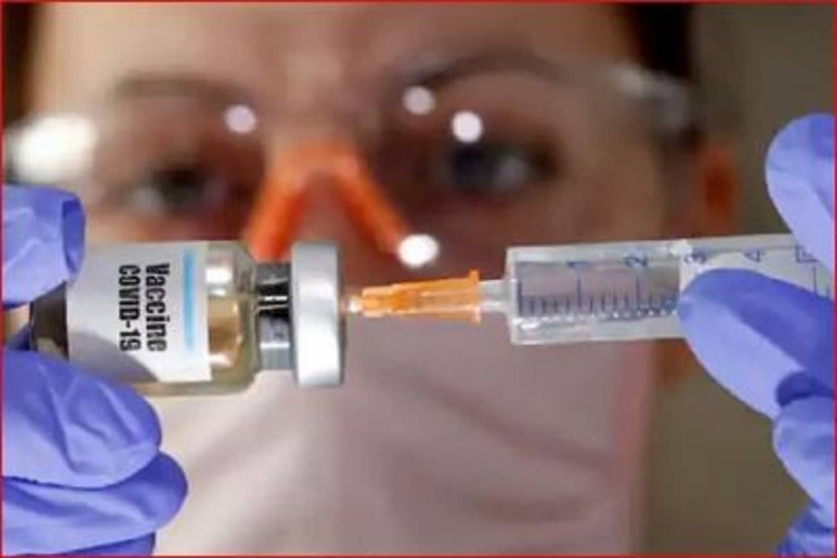 यूएसमधील फायझर (Pfizer Inc) आणि जर्मनमधील बायोएनटेक (BioNTech) कंपनीनं तयार केलेली कोरोना लस तिसऱ्या टप्प्यातील चाचणीत 95% प्रभावी असल्याचं दिसून आलं आहे. यूएसमधील फायझर (Pfizer Inc) आणि जर्मनमधील बायोएनटेक (BioNTech) कंपनीनं तयार केलेली कोरोना लस तिसऱ्या टप्प्यातील चाचणीत 95% प्रभावी असल्याचं दिसून आलं आहे.