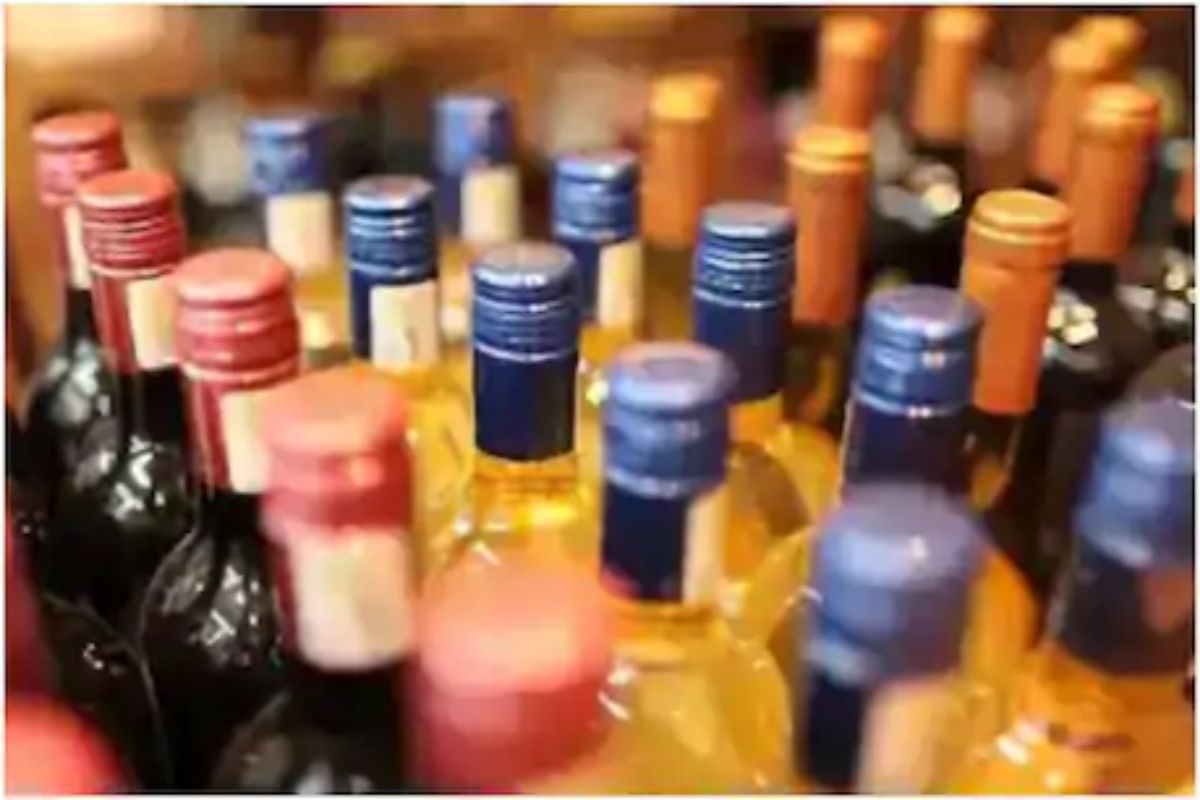 पोलीस ठाण्यात जप्त केलेला दारूसाठा गायब; 1400 पेट्या लंपास, तपासादरम्यान अधिकारीही हैराण!