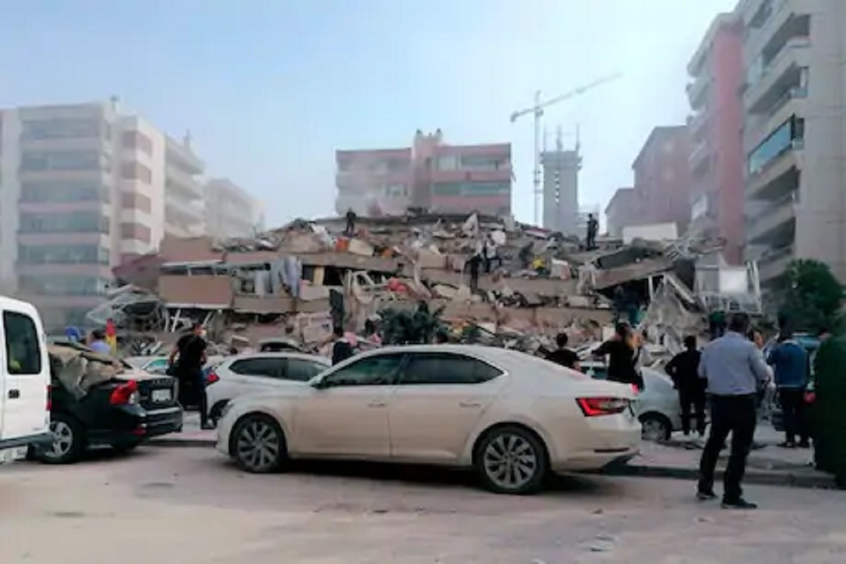 भीषण भूकंपाने हादरलं तुर्की, ‘त्सुनामी’च्या लाटेत घरं गेली वाहून; पाहा थरकाप उडवणारा VIDEO