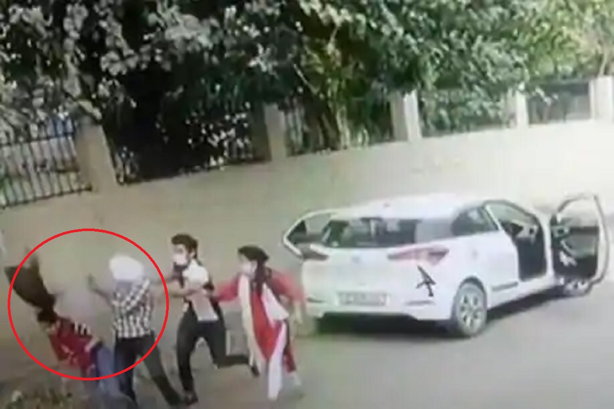 शेवटचा पेपर देऊन आनंदात बाहेर आली, आईला भेटणार तेवढ्यात मागून युवकानं घातली गोळी; CCTVमध्ये थरार कैद