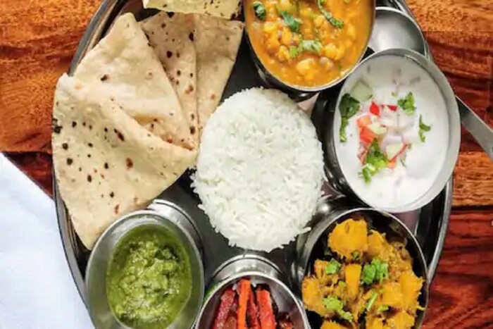 पोळीभाजी केंद्रे सकाळी सात ते रात्री अकरा वाजेपर्यंत सुरू ठेवण्याची मुभा